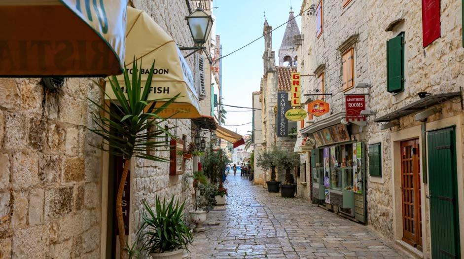 Guesthouse Ana Trogir Old Town ภายนอก รูปภาพ