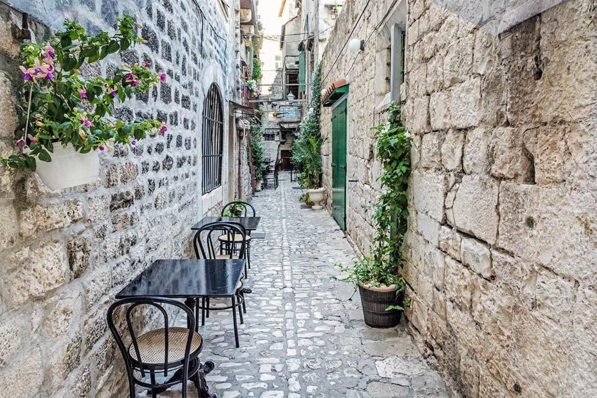 Guesthouse Ana Trogir Old Town ภายนอก รูปภาพ