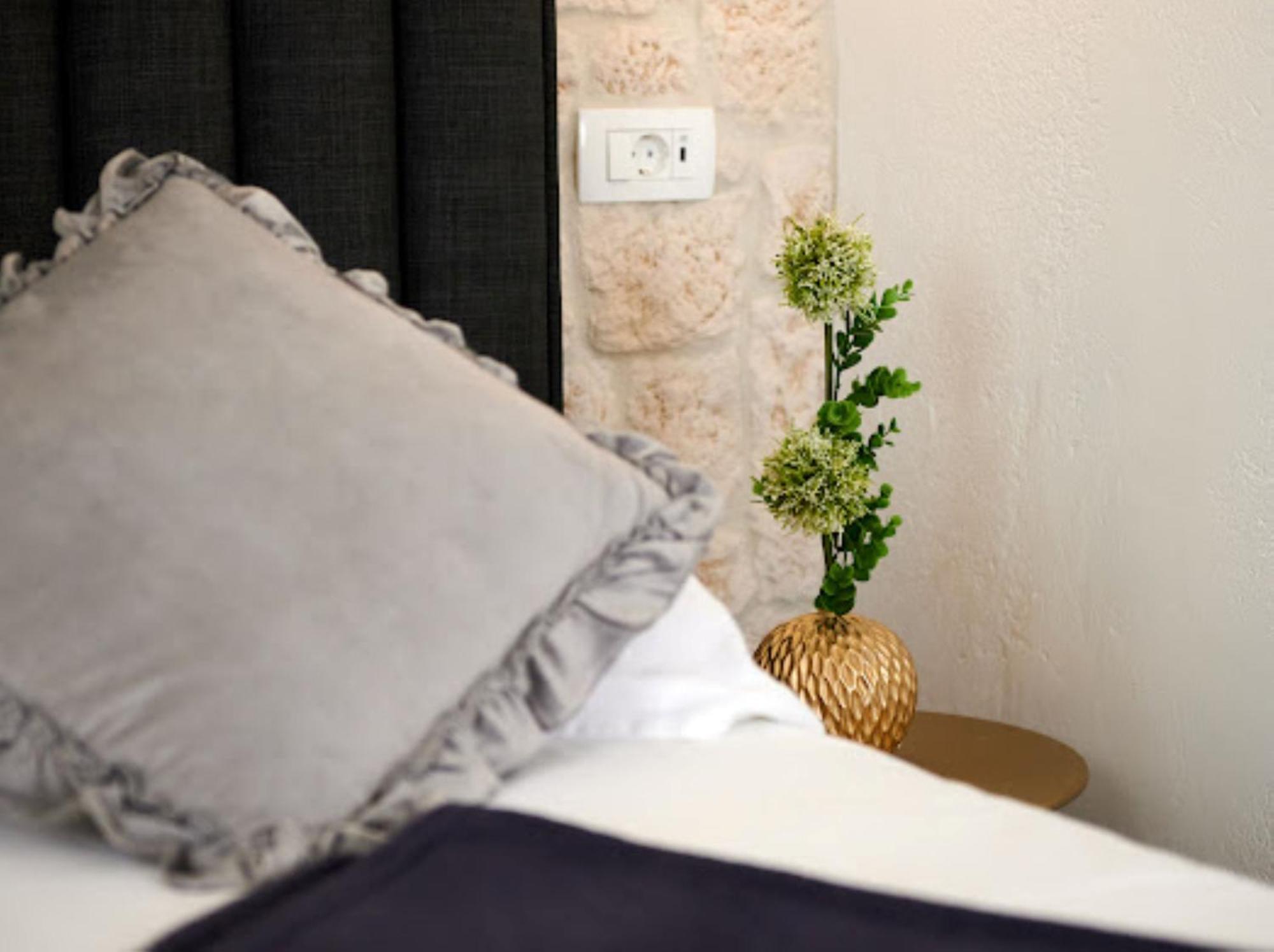 Guesthouse Ana Trogir Old Town ภายนอก รูปภาพ