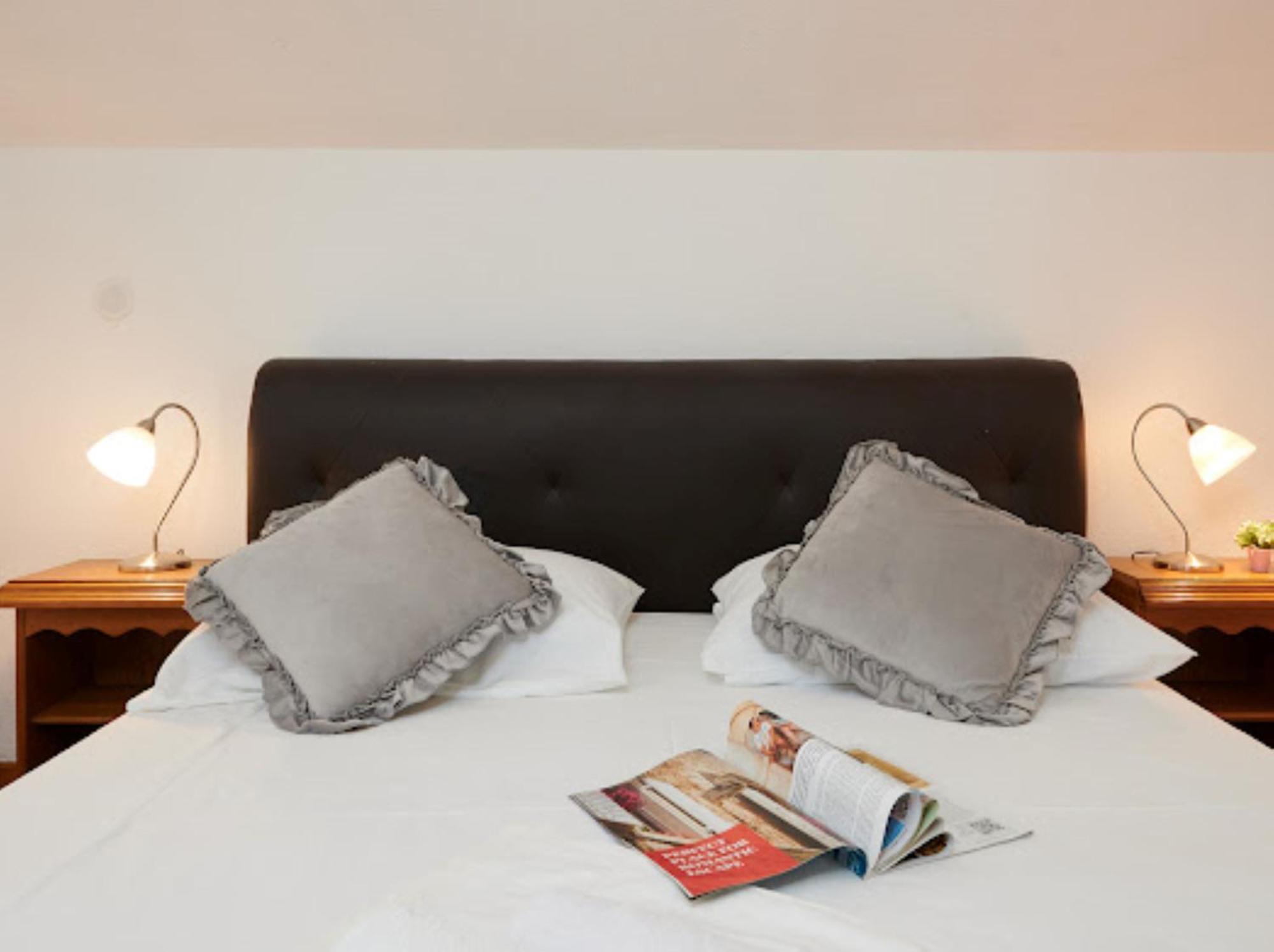 Guesthouse Ana Trogir Old Town ภายนอก รูปภาพ
